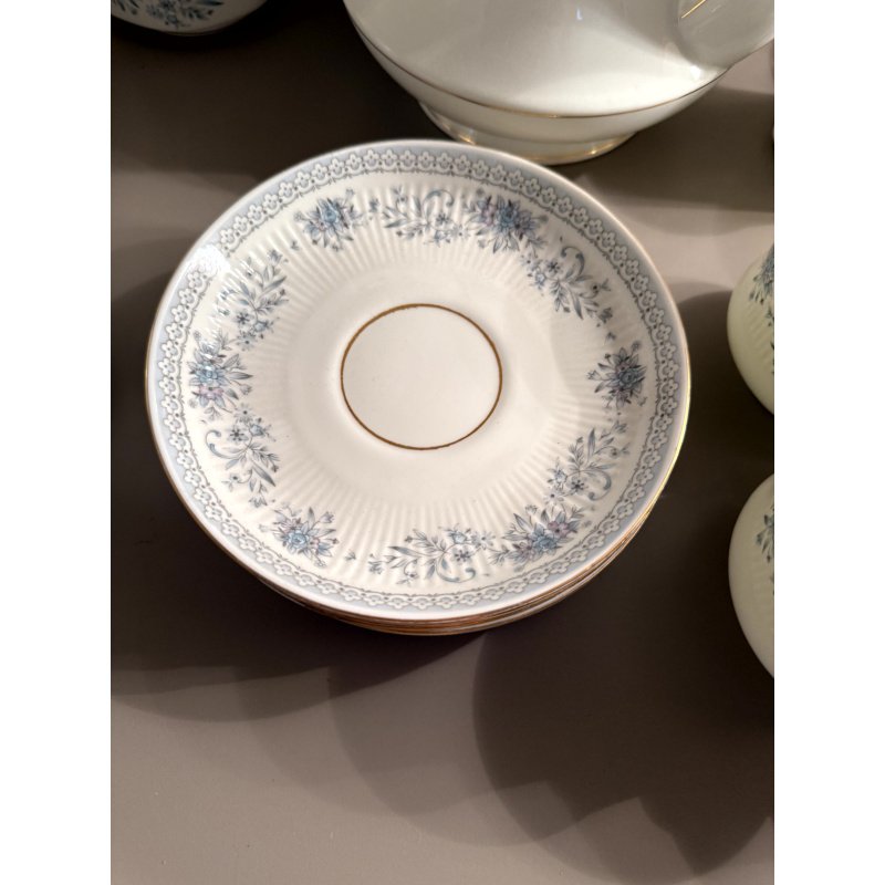 Hitkari Bone China Tea Set (cracked lid)