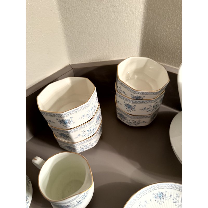 Hitkari Bone China Tea Set (cracked lid)