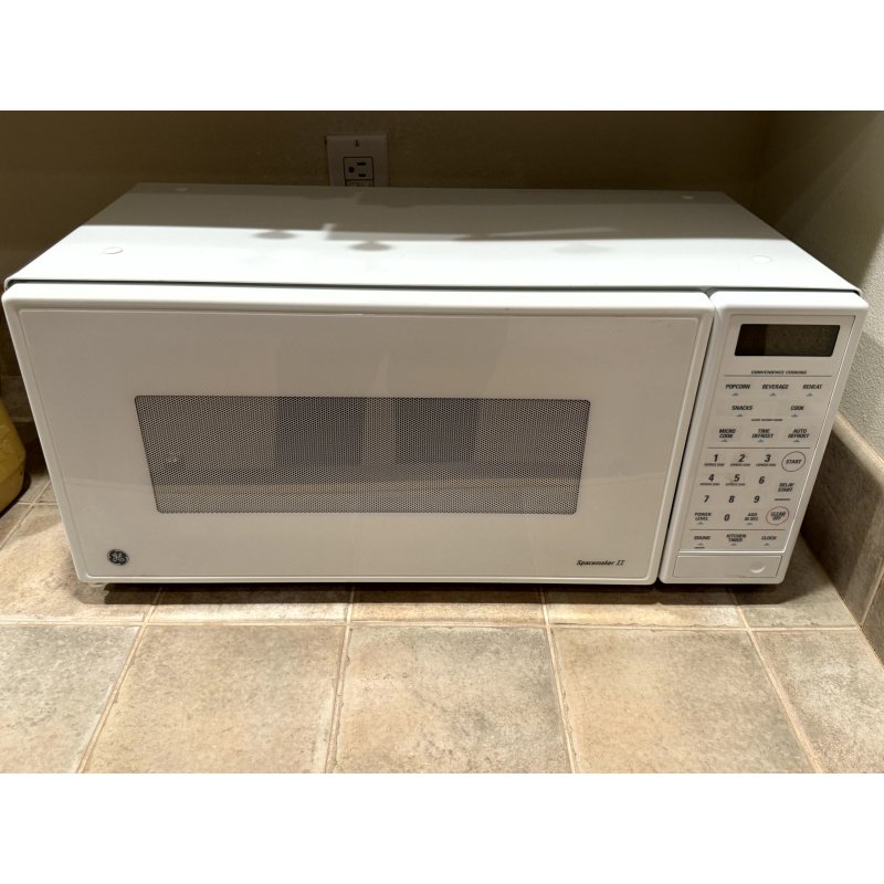 GE Spacemaker II Microwave