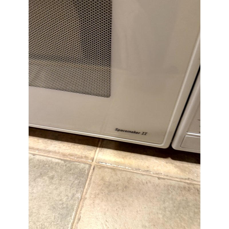 GE Spacemaker II Microwave