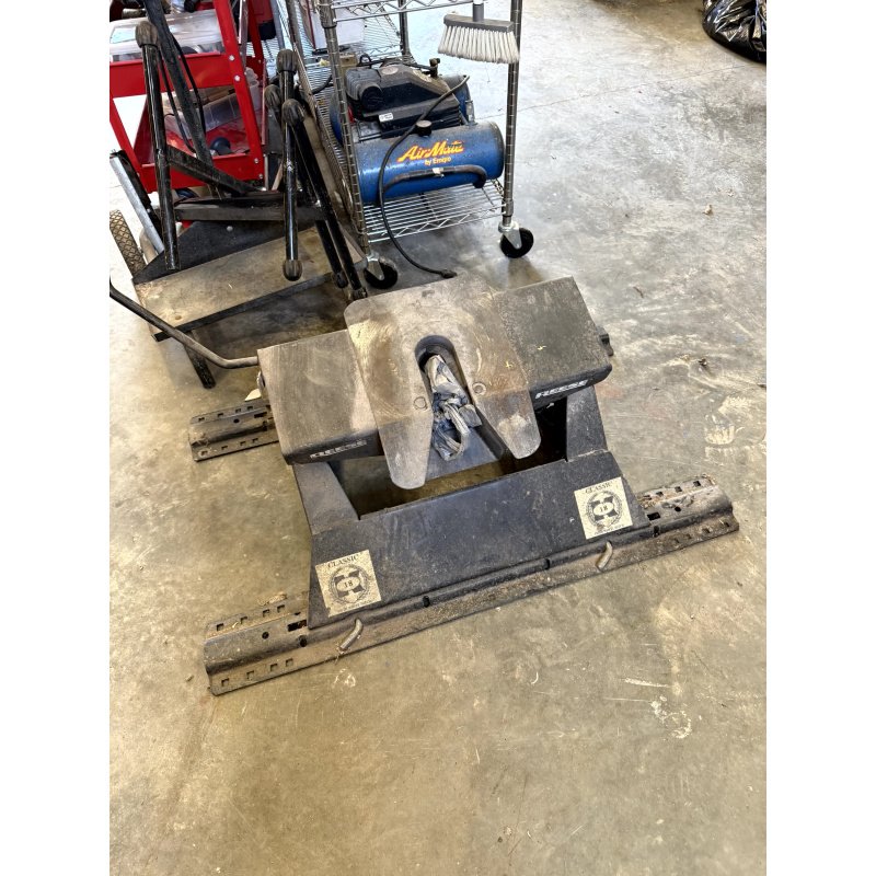 Reese 5th Wheel Hitch Model 30027