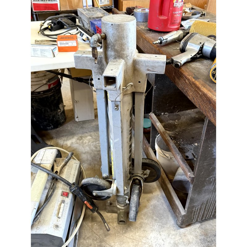 Genie Contractors Hoist Pneumatic Lift